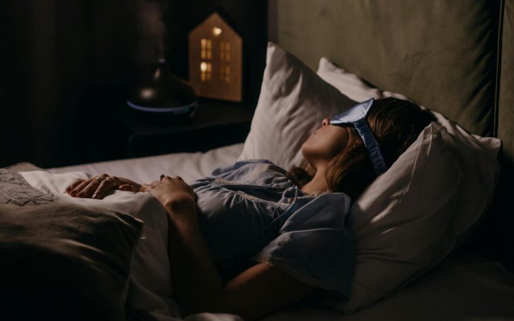 фото: женщина в постели – женский сон
