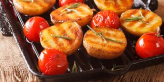 фото: печеный картофель с овощами – рецепты мая