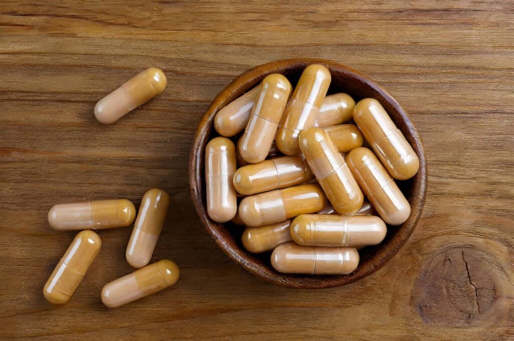 фото: пігулки на столі – біотин