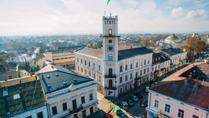 фото: панорама Коломиї – культурні містечка України