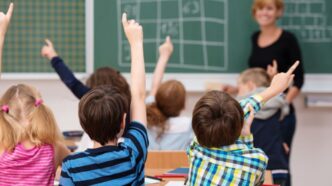 фото: клас, учні та вчитель – вчитель у 2025 році