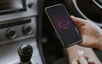 фото: розряджений телефон – як працює режим енергозбереження на телефоні на телефоні