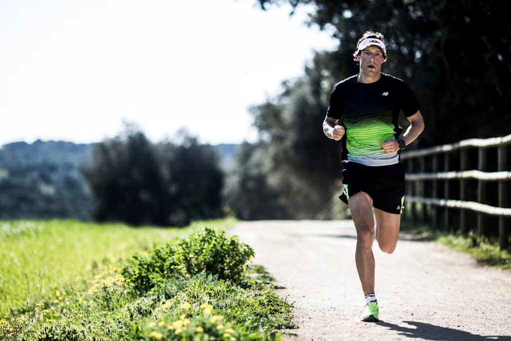 фото: чоловік біжить марафон – впливу бігу на настрій і розум