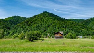 фото: Карпати – село Гребенів у Карпатах