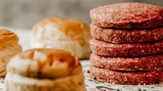 фото: котлети із рослинного мʼяса - рослинне мʼясо