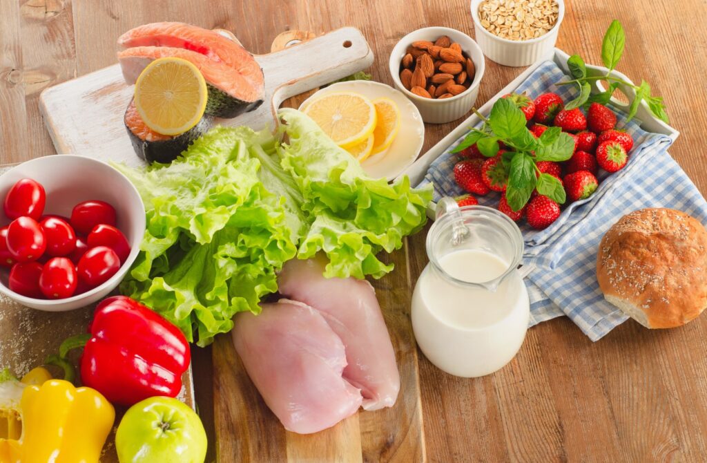 фото: продукти харчування на столі - інтервальне голодування