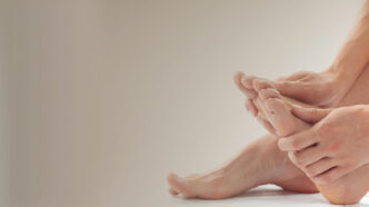 фото: стопи і руки – грибок