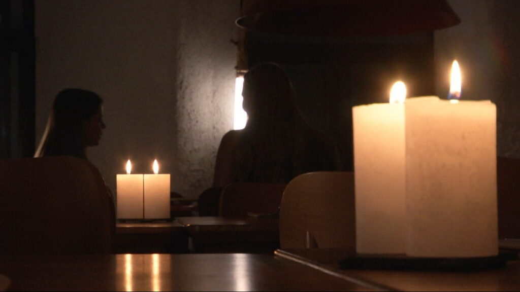 фото: свічки у темному домі – як створити затишок без світла