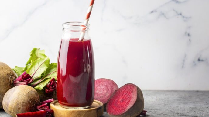 фото: смузі з буряка у склянці – користь смузі у холодну пору року