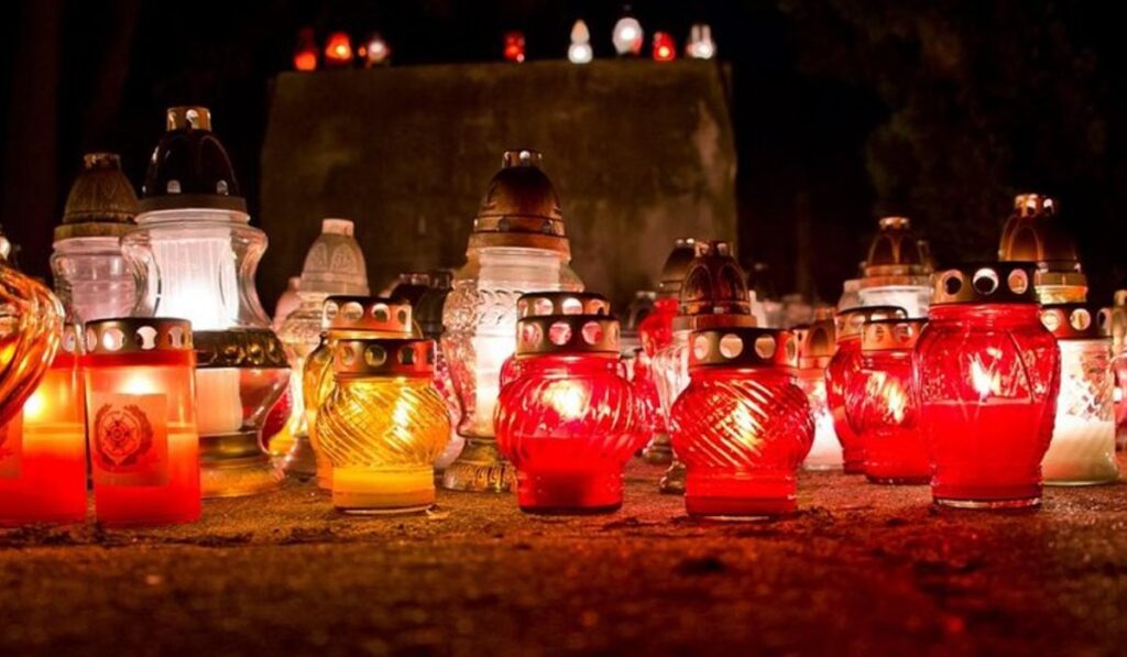 фото: лампадки – День всіх святих в Україні