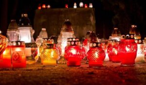 фото: лампадки – День всіх святих в Україні