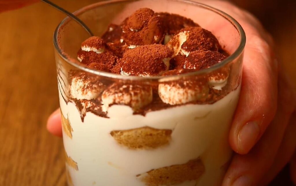 фото: десерт з кавою у склянці