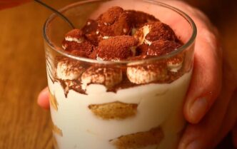 фото: десерт з кавою у склянці