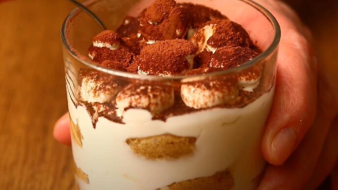 фото: десерт з кавою у склянці