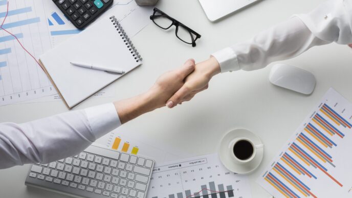 фото: бізнес-партнери тиснуть руки одне одному – вихід на міжнародні ринки