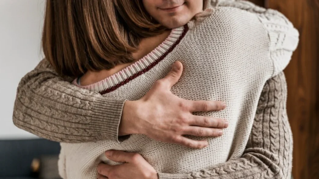 фото: обійми — міжнародний день обіймів 21 січня