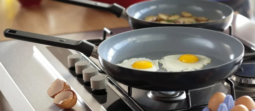 фото: яєчня на сковорідці - як правильно користуватись сковорідкою