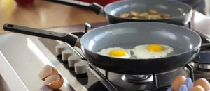 фото: яєчня на сковорідці - як правильно користуватись сковорідкою