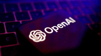 фото: Логотип OpenAI на екрані пристрою, ілюстрація тестування реклами в ChatGPT