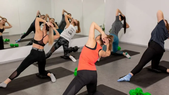 фото: люди займаються спортом – тренування без правил